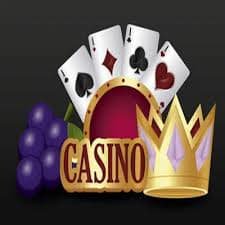 Studio Evolution Gaming dengan multiple kamera menampilkan dealer profesional di meja blackjack langsung