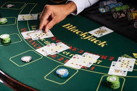 Ikon keamanan dan perlindungan akun di dashboard bento togel